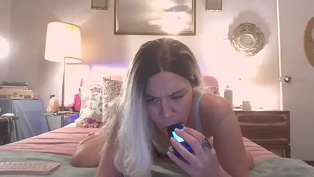 LilaDeliciousXX online show from 10/28/25, 02:09