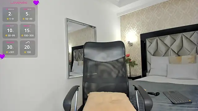 Layla Mackenzie online show from 11/30/25, 03:10