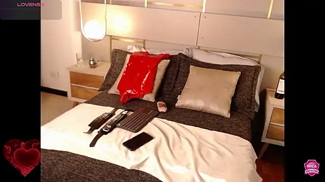 Lina Montclair online show from 09/12/25, 07:47