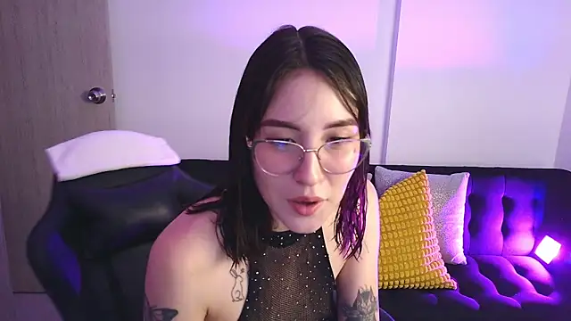 Yulienneg online show from 11/30/25, 01:53