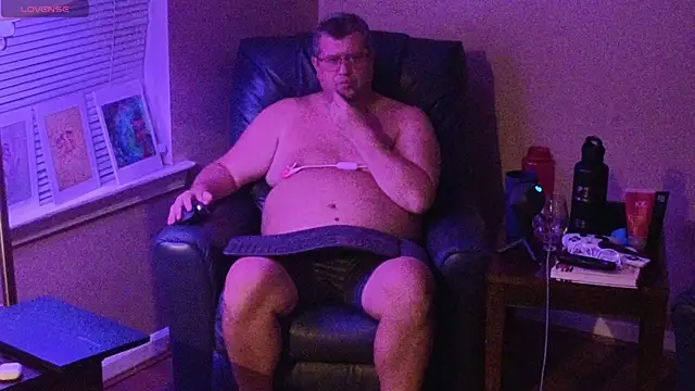 Snapshot of Single_White_Male chatting on 10/02/25, 01:34 Single White Male online show from 10/02/25, 01:34