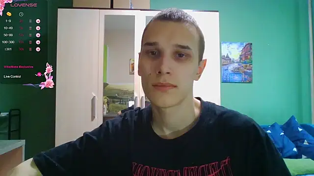 Snapshot of your___honeyy chatting on 04/04/26, 08:23 your honeyy online show from 04/04/26, 08:23