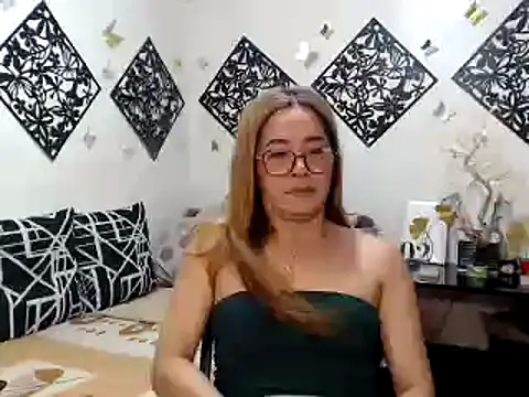 Snapshot of TheMISTRESSx69 chatting on 06/19/26, 11:08 TheMISTRESSx69 online show from 06/19/26, 11:08