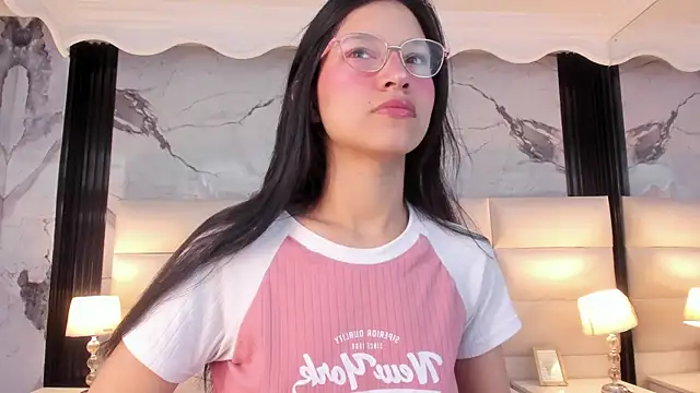 Sophie Calloway online show from 12/19/25, 03:08