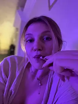 Emaline Fane online show from 12/22/25, 06:27