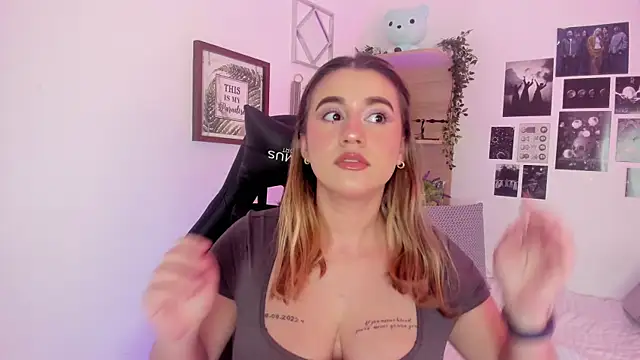 Snapshot of Lana_Herondale chatting on 09/17/25, 01:35 Lana Herondale online show from 09/17/25, 01:35