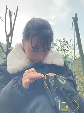 Sunyinn online show from 12/19/25, 01:01