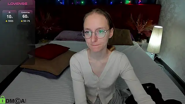 Mia E1fie online show from 05/07/26, 12:05