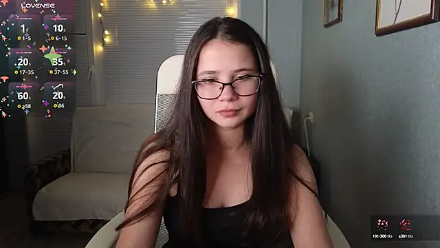 LuciaSenual online show from 10/13/25, 03:45