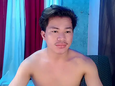 Snapshot of Mackycums chatting on 07/19/26, 12:47 Mackycums online show from 07/19/26, 12:47