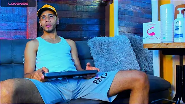 Snapshot of Alex_bigcock11_ chatting on 10/03/25, 06:49 Alex bigcock11  online show from 10/03/25, 06:49