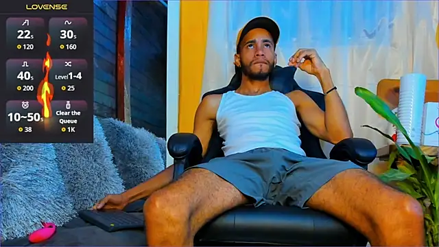 Snapshot of Alex_bigcock11_ chatting on 10/15/25, 10:59 Alex bigcock11  online show from 10/15/25, 10:59