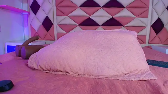 valecastro  online show from 09/26/25, 07:18