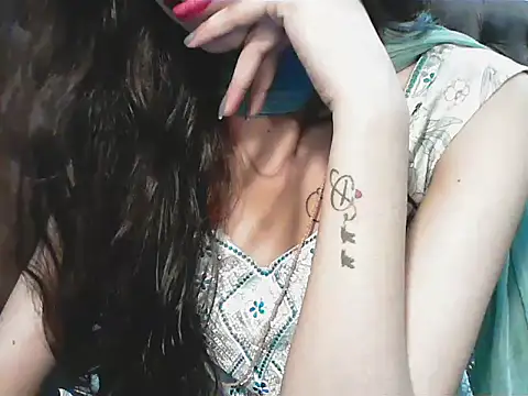 elize   online show from 10/08/25, 03:48