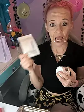 Purple2StayThnxx online show from 09/20/25, 11:06