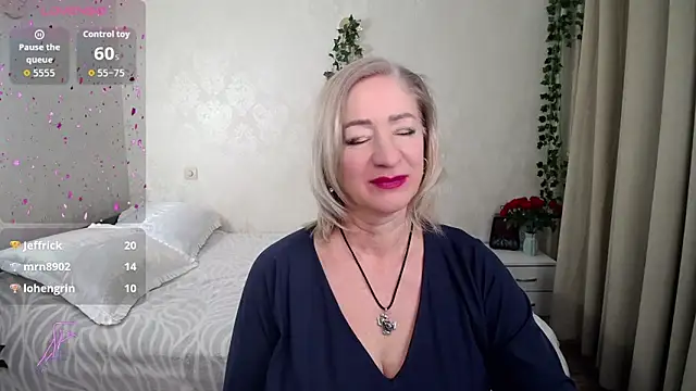 hunters woman online show from 11/28/25, 02:25