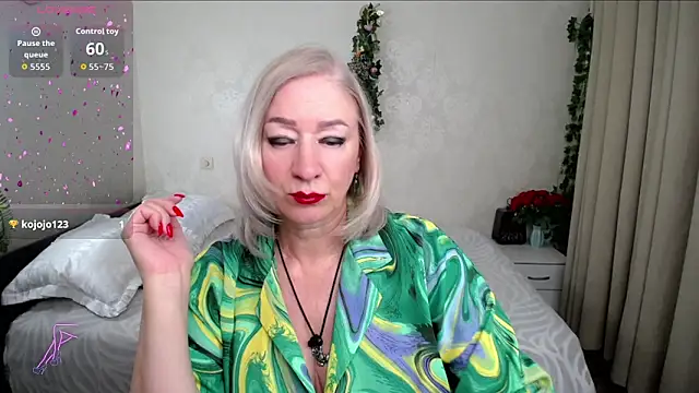 Snapshot of hunters_woman chatting on 05/31/26, 04:36 hunters woman online show from 05/31/26, 04:36