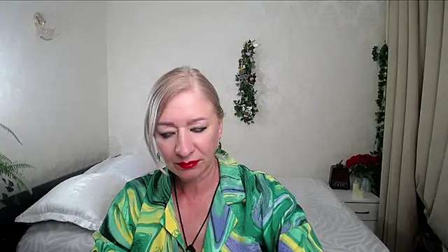 hunters woman online show from 07/07/26, 01:37