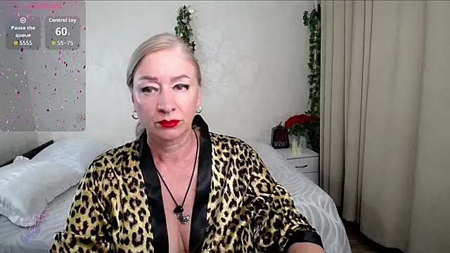 hunters woman online show from 07/09/26, 03:27