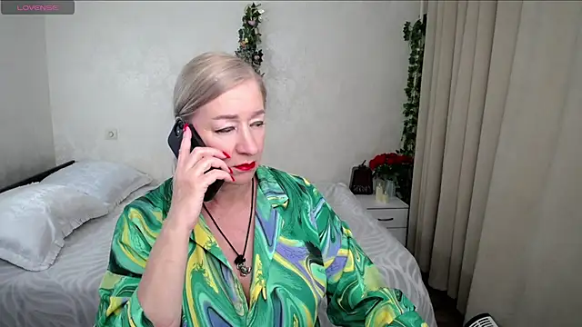 hunters woman online show from 07/12/26, 04:09