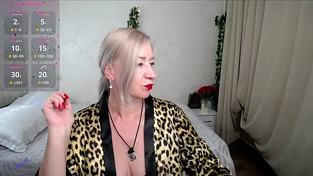 hunters woman online show from 07/19/26, 04:00