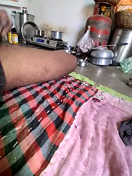 RAYI Queen 3 online show from 12/15/25, 04:06