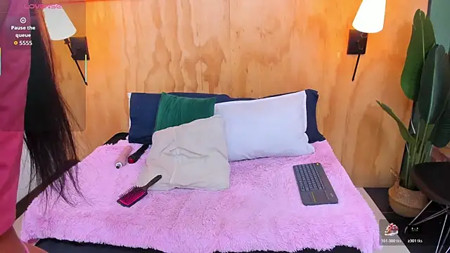 milavega  online show from 12/21/25, 12:01