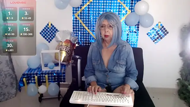 Snapshot of ruth_blue21 chatting on 09/22/25, 02:41 ruth blue21 online show from 09/22/25, 02:41
