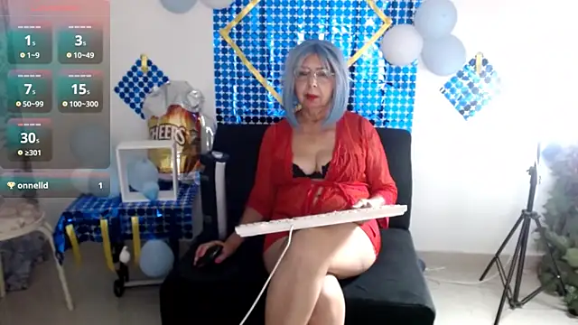 Snapshot of ruth_blue21 chatting on 09/26/25, 03:32 ruth blue21 online show from 09/26/25, 03:32