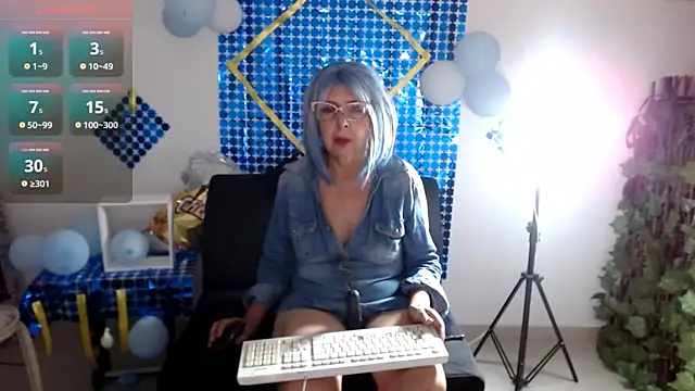 Snapshot of ruth_blue21 chatting on 10/05/25, 04:00 ruth blue21 online show from 10/05/25, 04:00