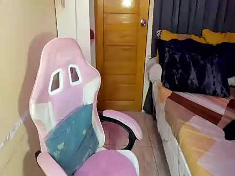 Snapshot of yourhotpinoy chatting on 12/02/25, 10:31 yourhotpinoy online show from 12/02/25, 10:31