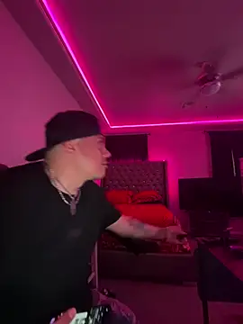 Snapshot of Ranthru13 chatting on 12/17/25, 01:50 Ranthru13 online show from 12/17/25, 01:50