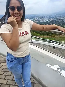 Snapshot of Dilan_and_Mia chatting on 10/08/25, 03:31 Dilan and Mia online show from 10/08/25, 03:31