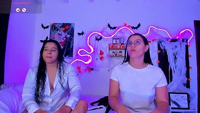 Snapshot of Dilan_and_Mia chatting on 10/17/25, 10:56 Dilan and Mia online show from 10/17/25, 10:56