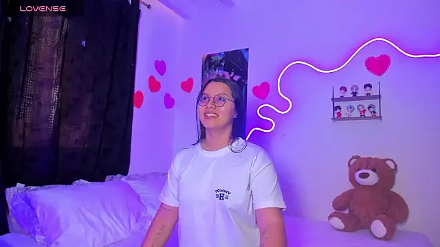 Dilan and Mia online show from 04/19/26, 03:22