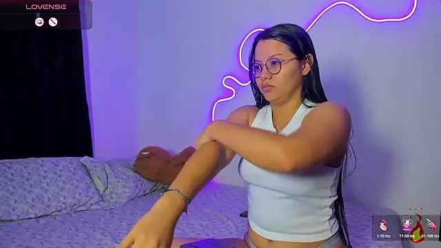 Snapshot of Dilan_and_Mia chatting on 05/20/26, 08:37 Dilan and Mia online show from 05/20/26, 08:37