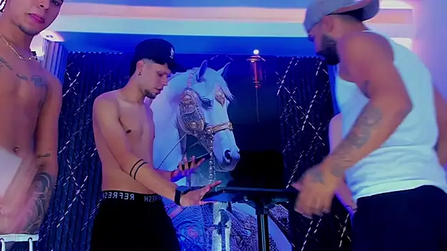 Snapshot of Dominic_Max_ chatting on 09/10/25, 07:30 Dominic Max  online show from 09/10/25, 07:30