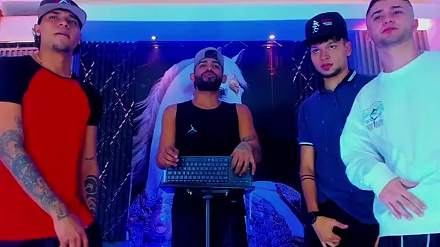 Snapshot of Dominic_Max_ chatting on 09/13/25, 04:34 Dominic Max  online show from 09/13/25, 04:34