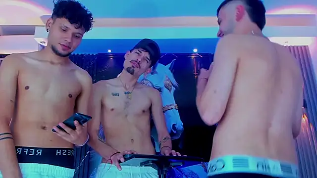 Snapshot of Dominic_Max_ chatting on 09/13/25, 04:40 Dominic Max  online show from 09/13/25, 04:40