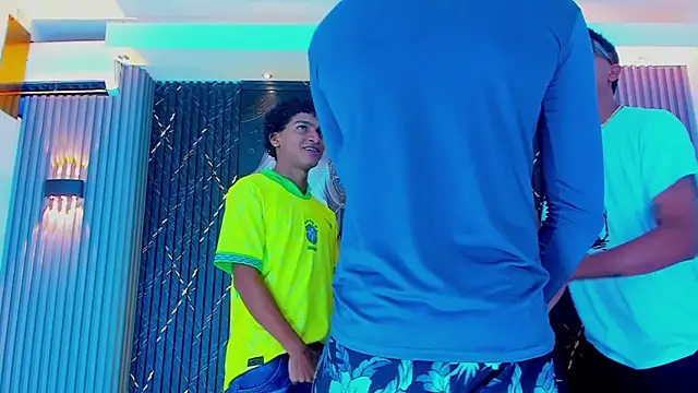 Snapshot of Dominic_Max_ chatting on 09/19/25, 03:41 Dominic Max  online show from 09/19/25, 03:41