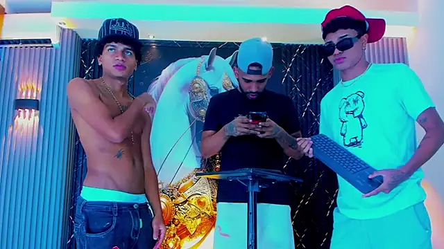 Snapshot of Dominic_Max_ chatting on 09/23/25, 03:53 Dominic Max  online show from 09/23/25, 03:53