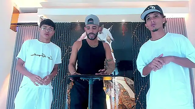 Snapshot of Dominic_Max_ chatting on 10/26/25, 10:10 Dominic Max  online show from 10/26/25, 10:10