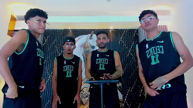 Snapshot of Dominic_Max_ chatting on 10/31/25, 08:37 Dominic Max  online show from 10/31/25, 08:37