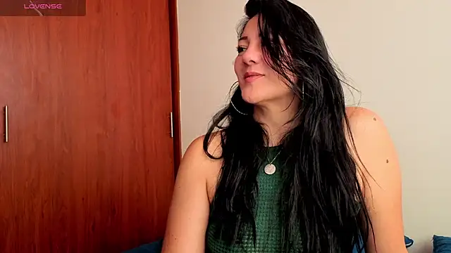 Snapshot of karla_valk1 chatting on 06/18/26, 01:37 karla valk1 online show from 06/18/26, 01:37