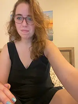 Snapshot of sweetsocalgirl chatting on 09/14/25, 11:26 sweetsocalgirl online show from 09/14/25, 11:26