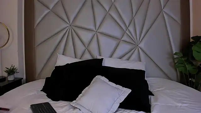 MeganHoffmaan online show from 11/19/25, 03:28