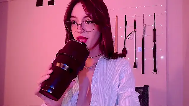 Snapshot of nina_kink chatting on 07/25/26, 12:03 nina kink online show from 07/25/26, 12:03