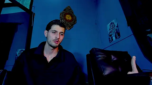 alejo  323   online show from 04/21/26, 03:35