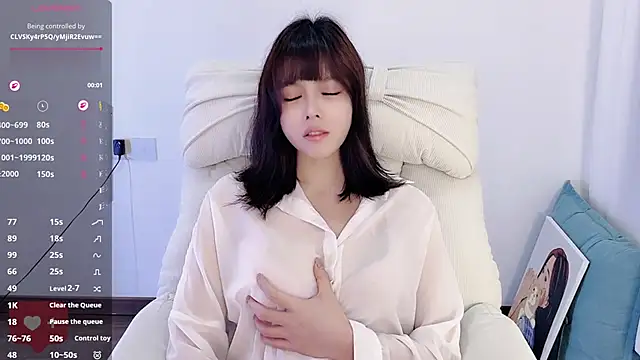 Snapshot of yara_hot1 chatting on 10/18/25, 11:44 yara hot1 online show from 10/18/25, 11:44