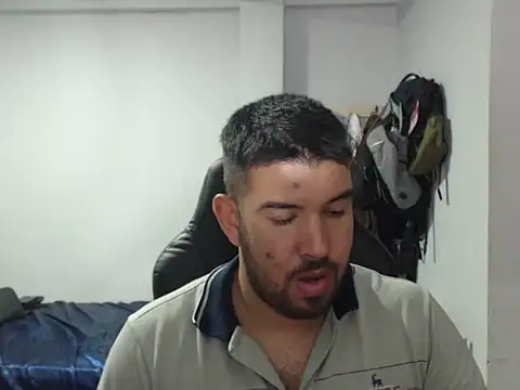 Snapshot of Axel11113 chatting on 09/16/25, 03:07 Axel11113 online show from 09/16/25, 03:07